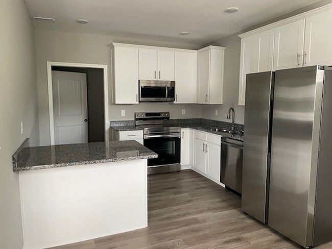 Building Photo - 811 Pampas St