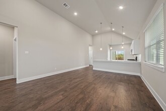 Building Photo - 217 Pinnacle Ln