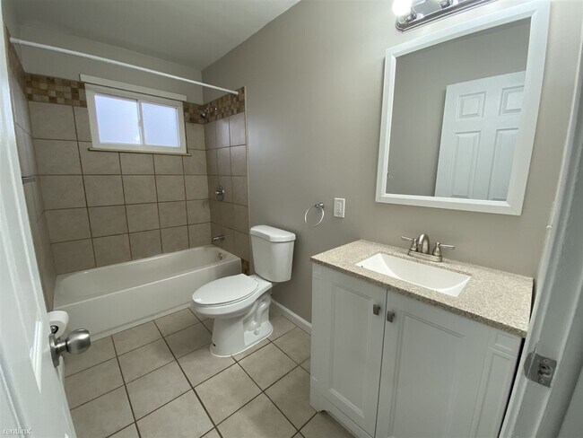 Building Photo - 3 br, 1 bath House - 16246 Lauren St