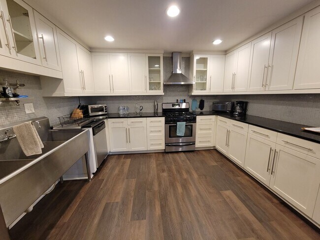 Foto del edificio - Spacious and newly renovated 3 bed 2 bath ...