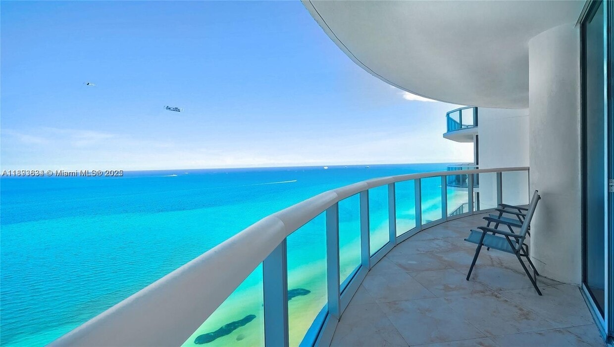 Primary Photo - 6365 Collins Ave