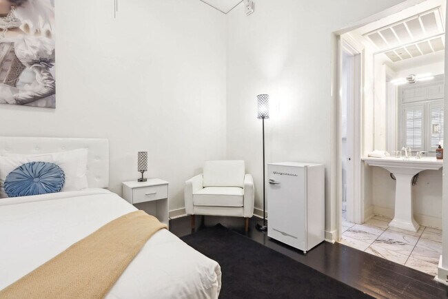 Building Photo - 508 Chartres St