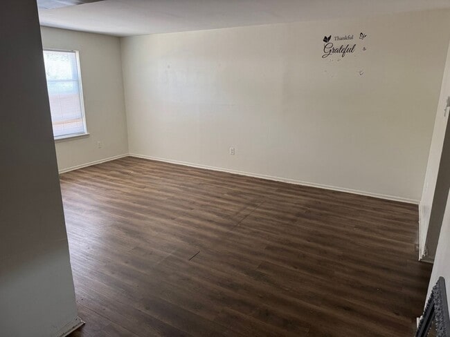 Foto del edificio - 9440 Woodbridge Rd