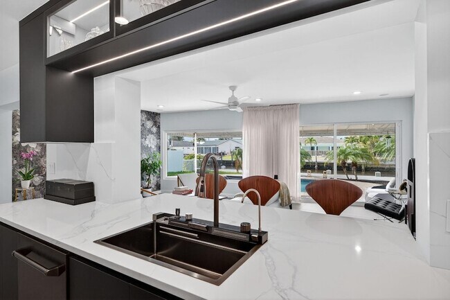 Foto del edificio - 2720 NE 59th St