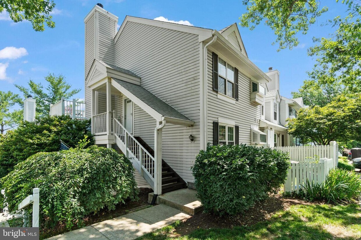 2913 S Woodley St Unit E, Arlington, VA 22206 Condo for Rent in Arlington, VA