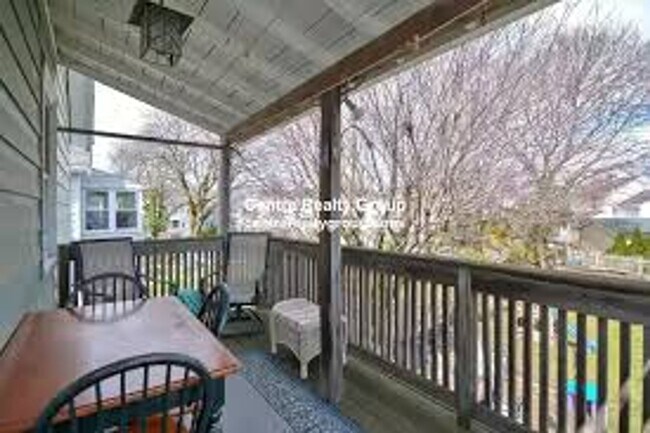 Building Photo - High-End Finishes. The Unit is in a Good c...