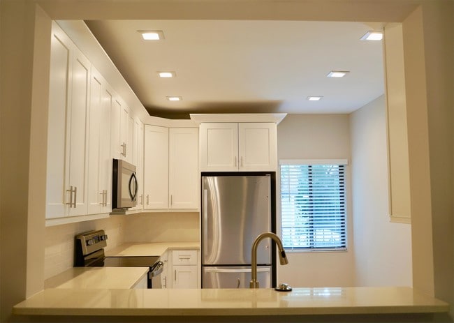 Building Photo - 6 Escondido Cir