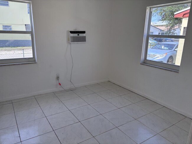 Foto del edificio - 2243 NE 172nd St