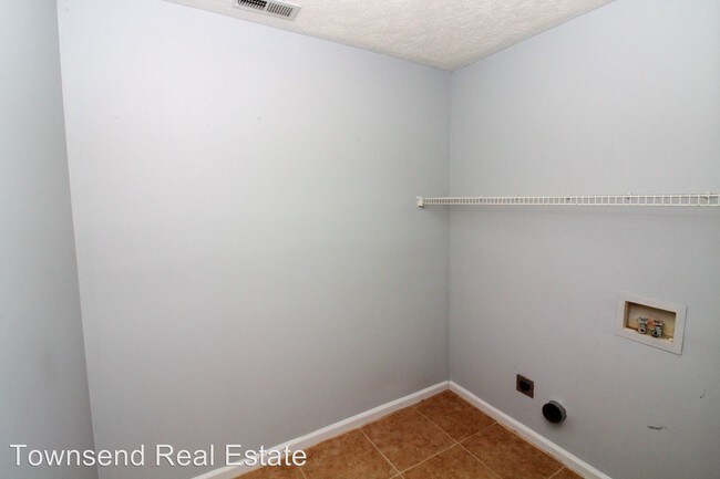 Building Photo - 8440 English Saddle Dr