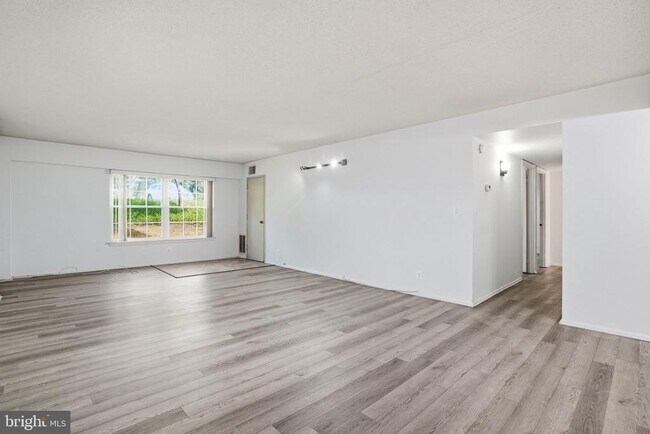 Foto del edificio - 7651 Tremayne Pl