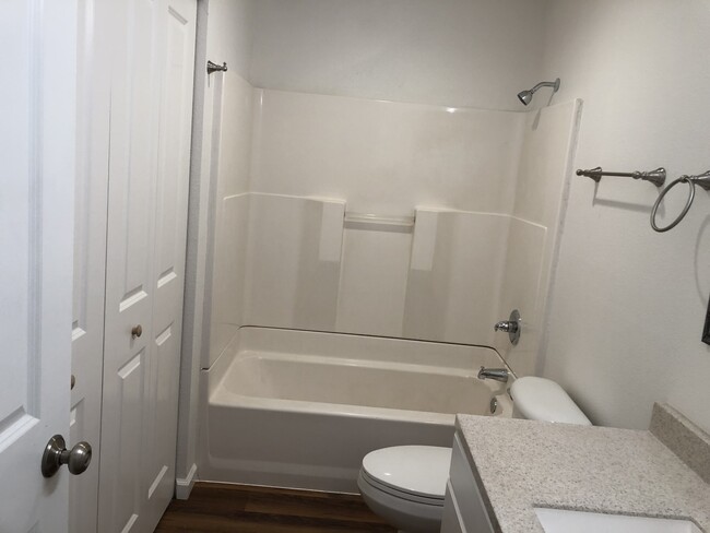Foto del edificio - 2738 White Ave