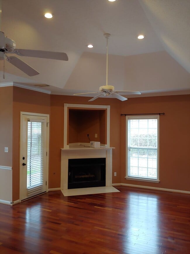 Building Photo - 13752 Randa Pkwy