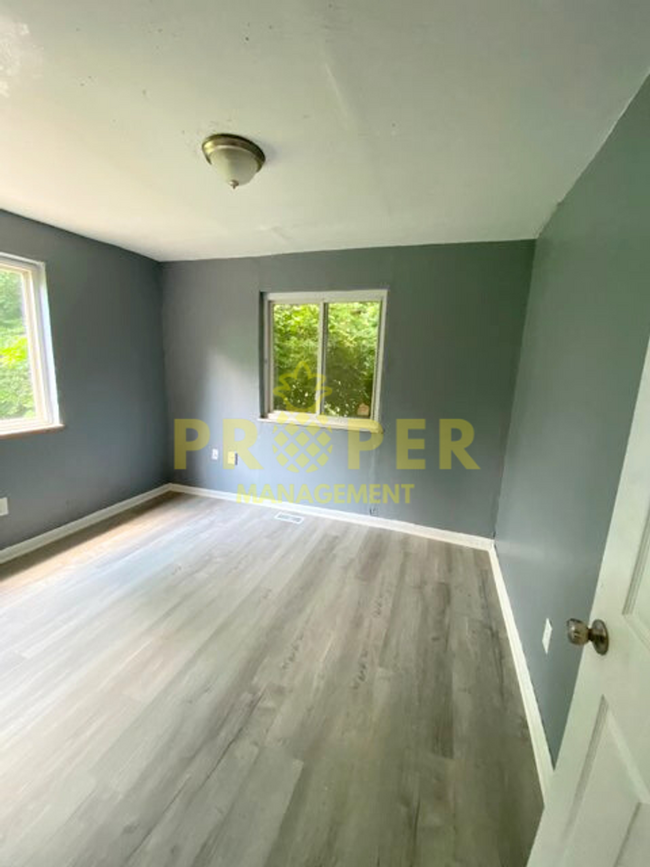 Building Photo - Recently renovated 3 bedroom house!!