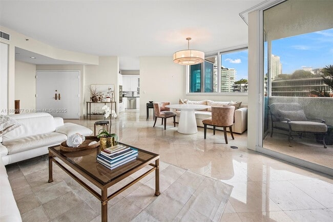 Foto del edificio - 300 South Pointe Dr