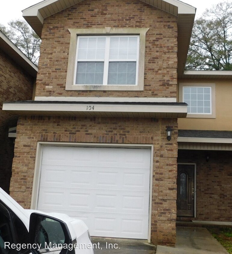 2 br, 2.5 bath House - 104 Eagle Landing