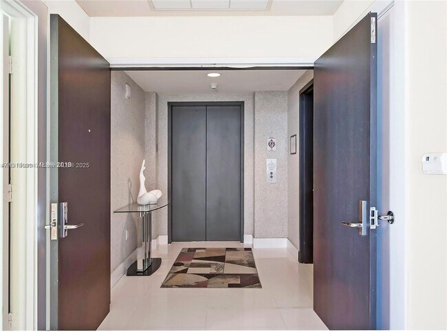 Foto del edificio - 900 Biscayne Blvd