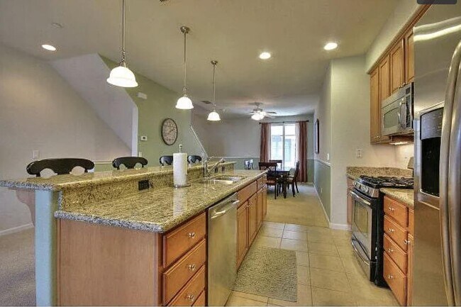 Building Photo - 1351 De Altura Common
