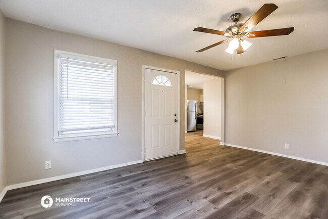 Foto del edificio - 13117 Parker Ave