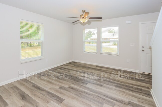 Foto del edificio - 120 Longleaf Dr