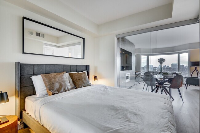 Photo du bâtiment - 155 Yorkville Ave