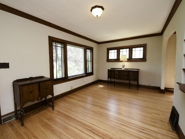 Building Photo - 4520 Cedar Ave S