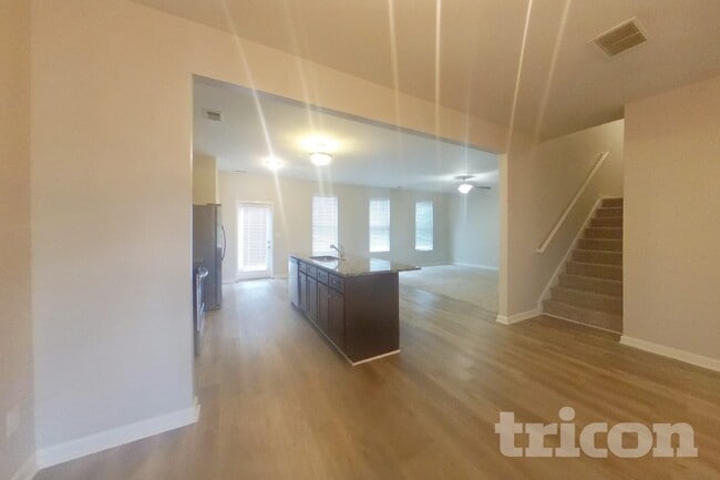 Building Photo - 142 Daisy Cir
