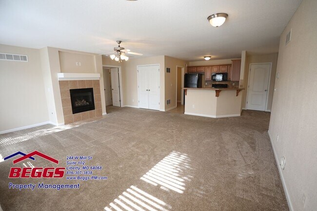 Building Photo - 382 N Clayview Dr