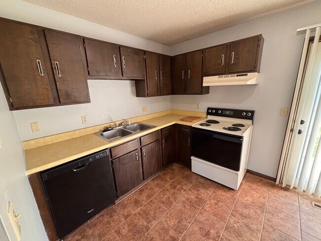 Building Photo - Italian Estates Property Management