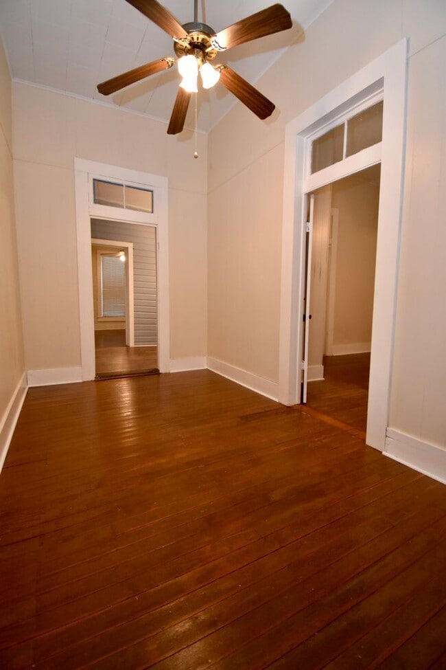 Building Photo - Updated 4 Bedroom Home Close to Tech!