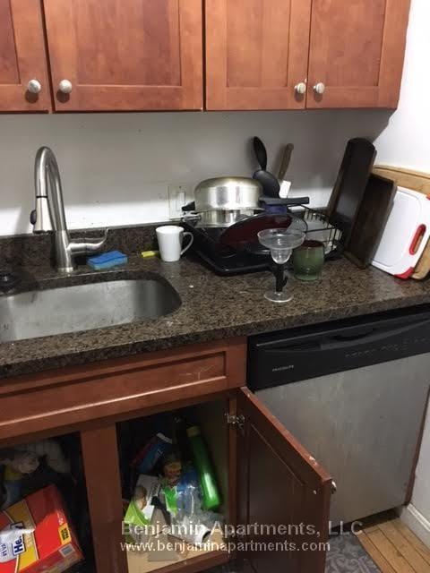 Foto del edificio - 10 Parker Hill Ave