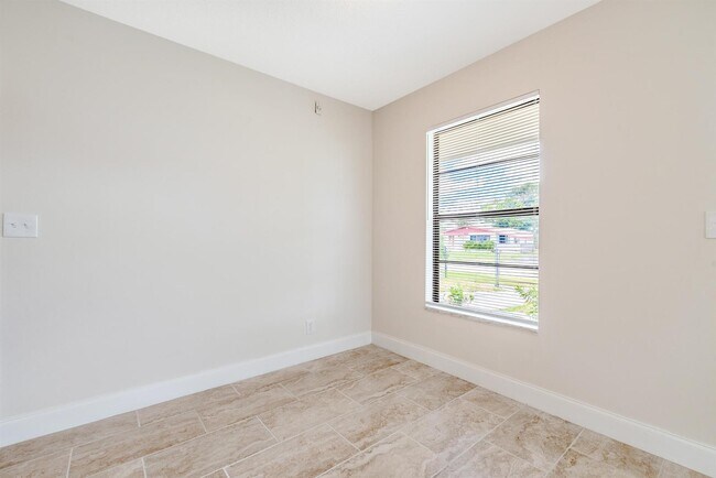 Foto del edificio - 1301 W 1st St
