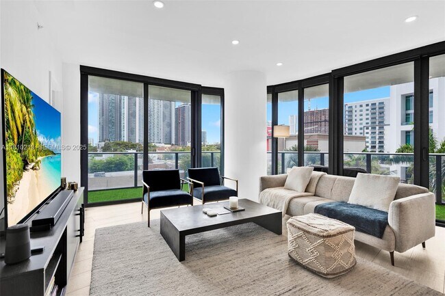 Foto del edificio - 121 NE 34th St