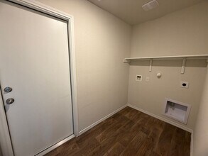 Building Photo - 4042 Bay Leaf Lp