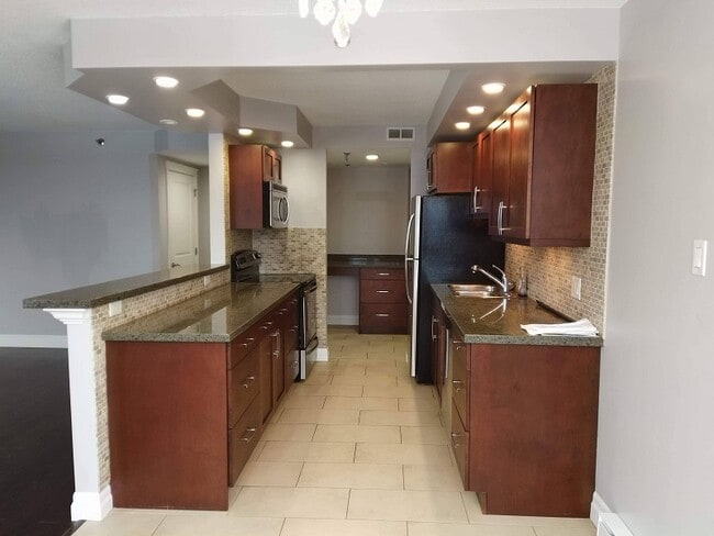 Building Photo - 45 Vimy Ave