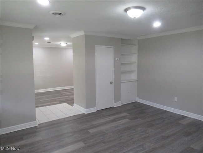 Building Photo - 6453 Poplar Dr