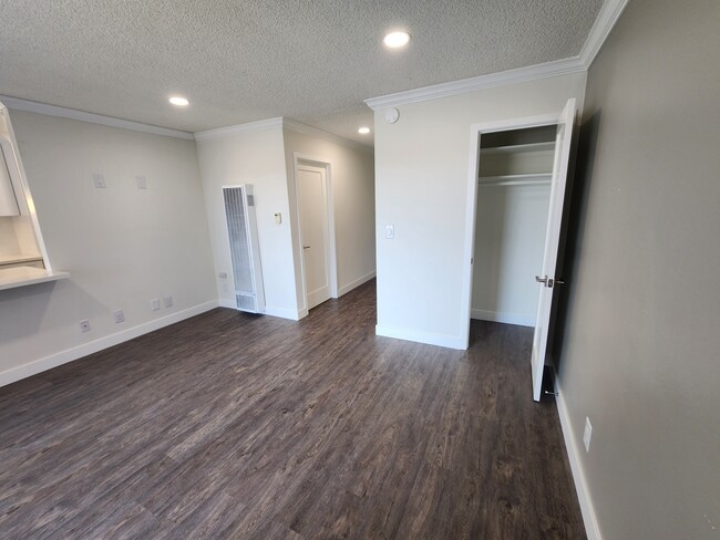 Building Photo - Palm Villa Apartments