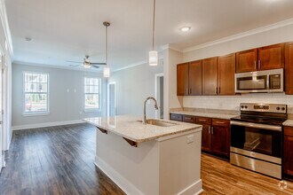 2BR, 2BA - 1,135SF - Crowne at Briargate