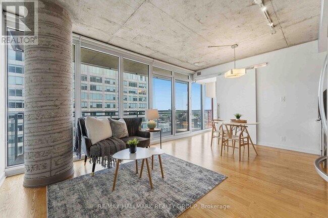 Photo du bâtiment - 324 Laurier Ave W