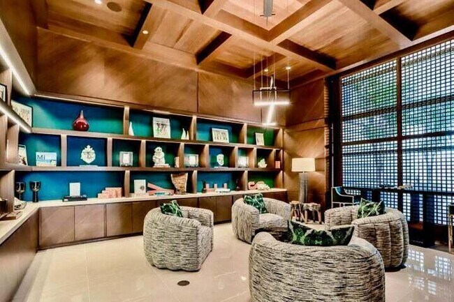 Foto del edificio - 5875 Collins Ave