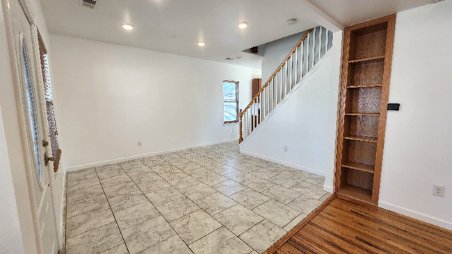 Building Photo - 1007 W 29th St
