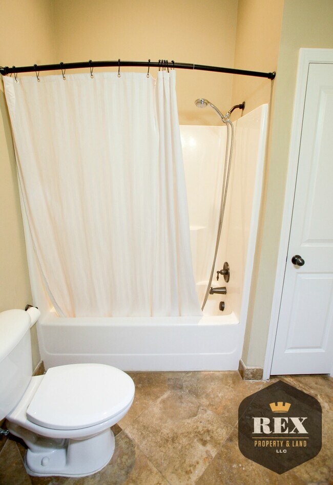 Foto del edificio - Rare Loft Condo,  Granite Countertops, W/D Included