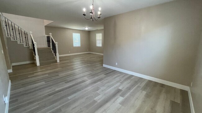 Building Photo - 1128 Fountain Grass Dr