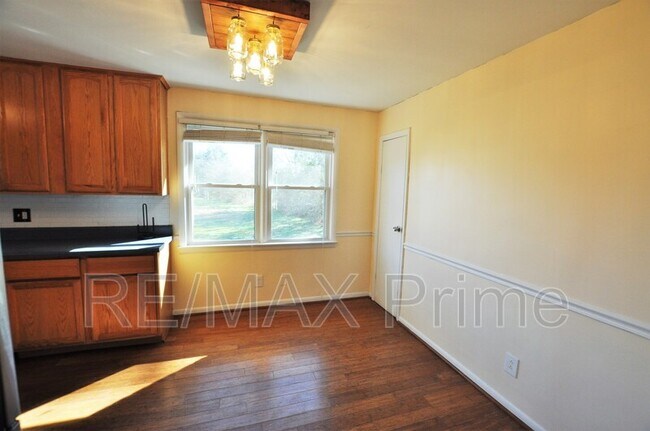 Building Photo - 1157 W Rd