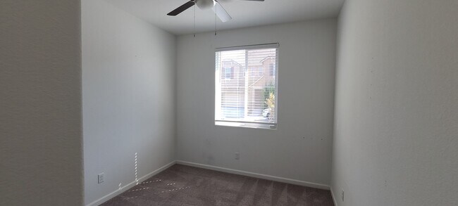Building Photo - Solar - Two Story - 4 Bed, 3 Bath - First ...