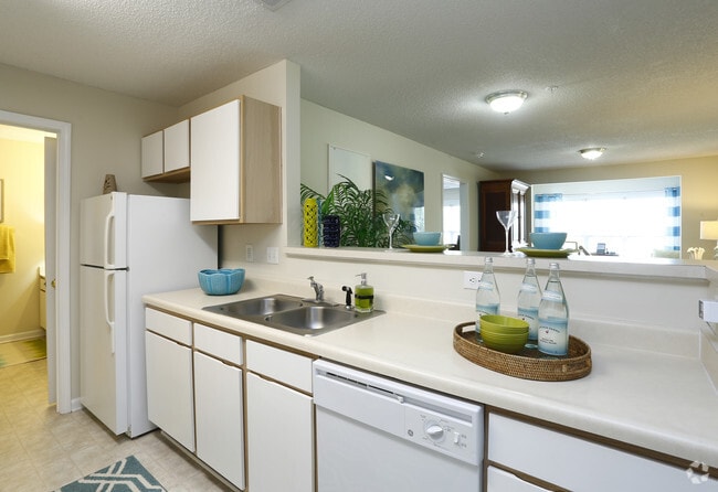 1BR, 1BA - 918 SF Hatteras- Kitchen - Reserve at Jacksonville Commons