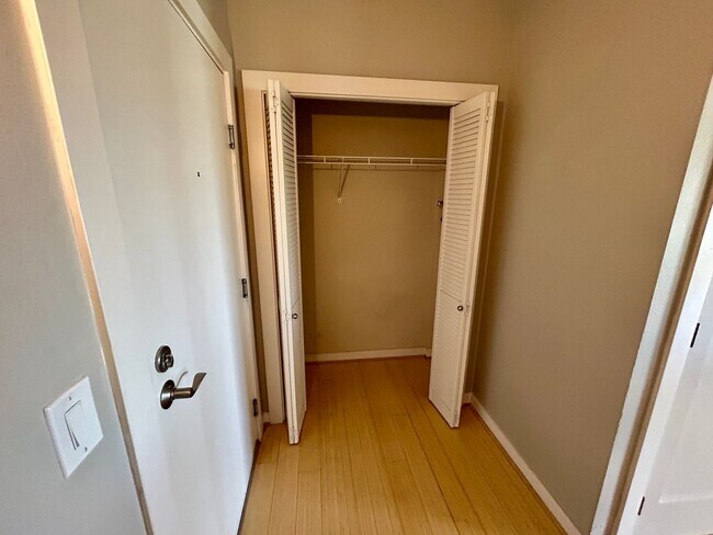 Foto del edificio - Gorgeous 2 bed 2 bath apartment in desirable University District area AVAILABLE NOW!