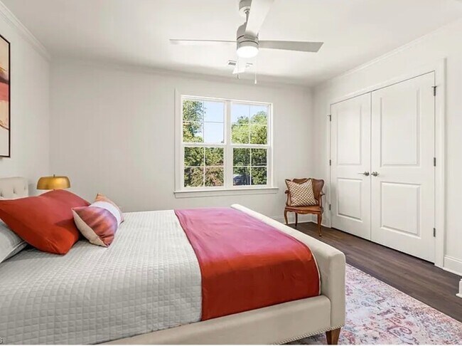 Foto del edificio - 311 Rockspring Rd