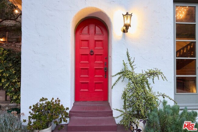 Foto del edificio - 8012 Lark Ln