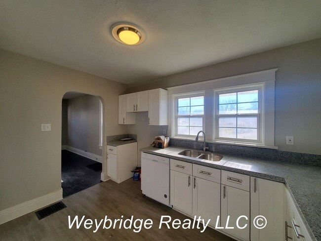 Foto del edificio - Newly Updated Two-bedroom house in North C...