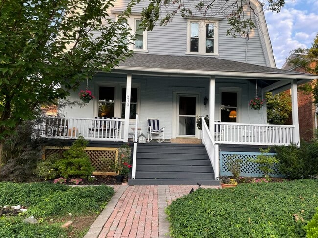 Building Photo - 210 Grayling Ave